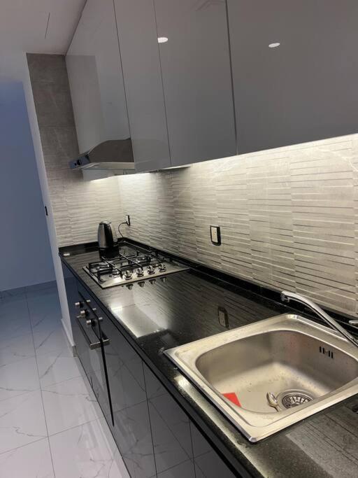 Modern Studio In The Heart Of Амман Экстерьер фото